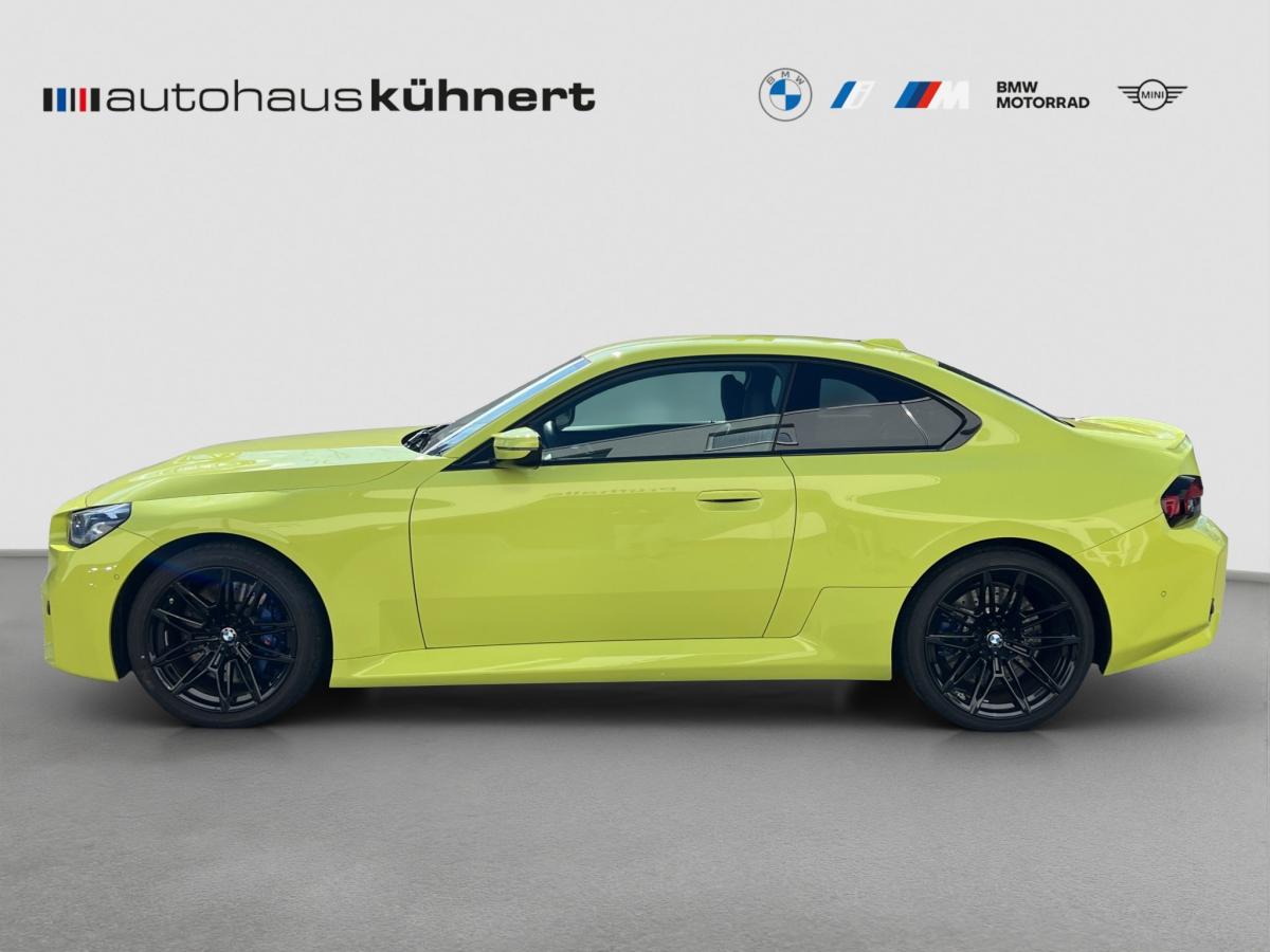 Mehrere Fahrzeuge im Bild