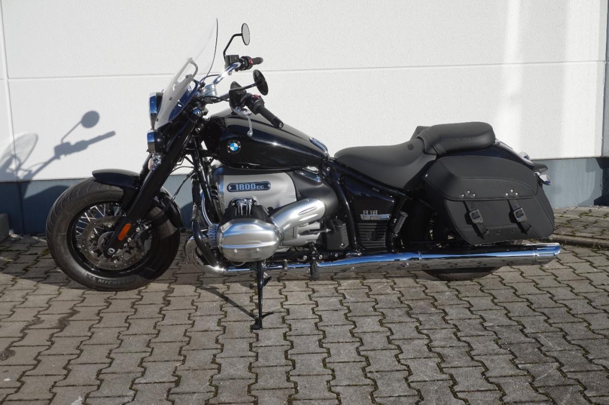 BMW R 18 Classic in Schwarz von vorne