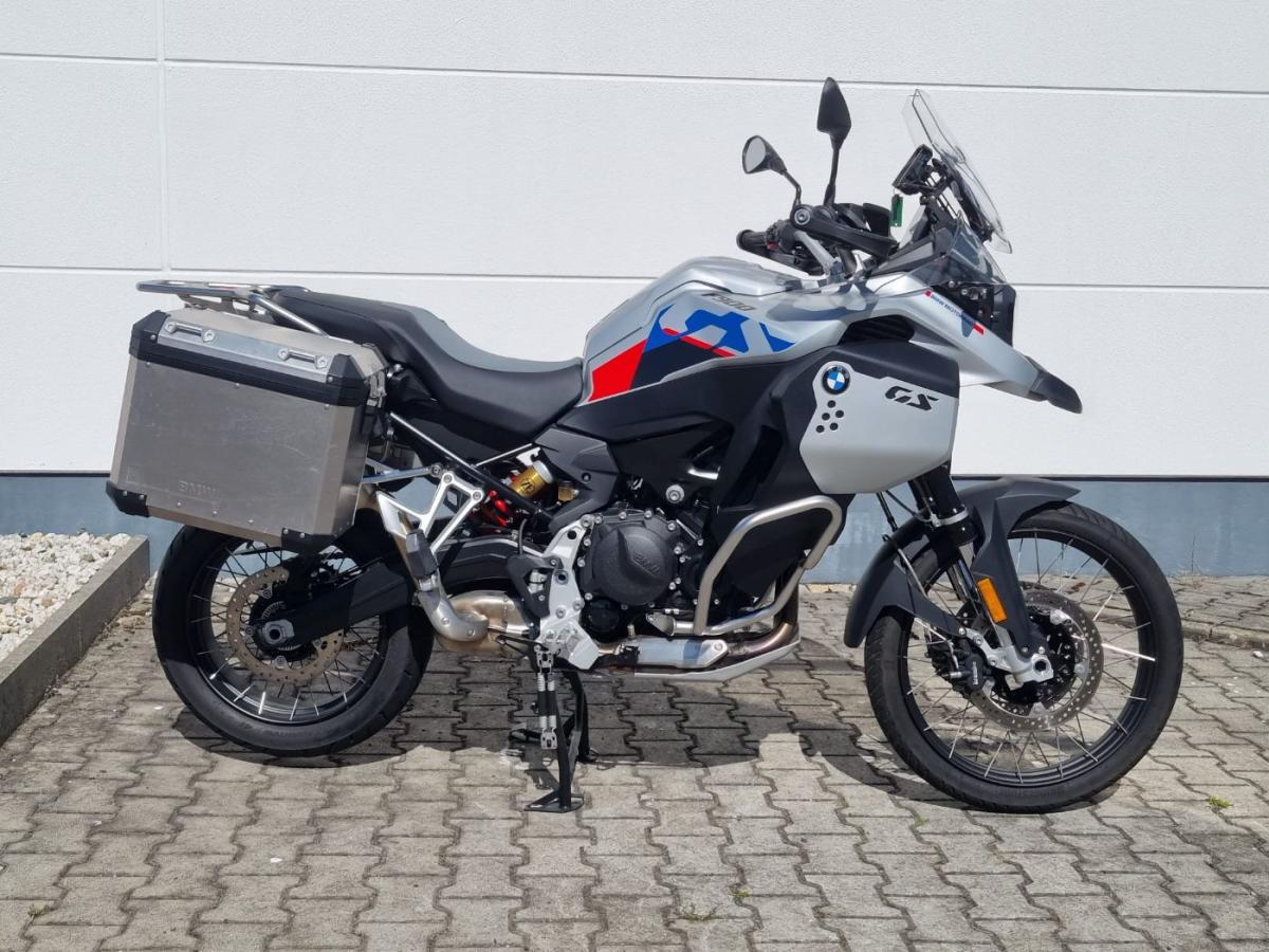 BMW F 900 GS Adventure von vorne