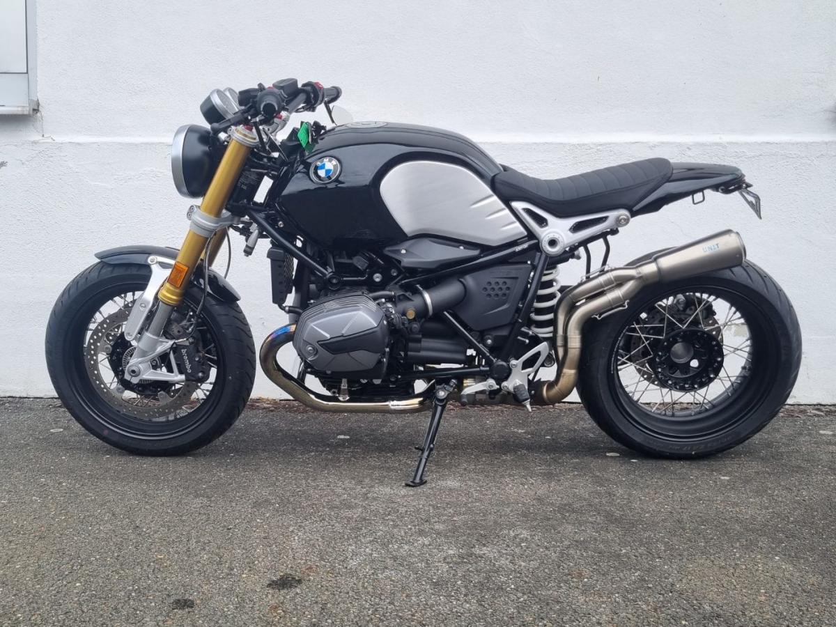 BMW R NINET in Schwarz von vorne