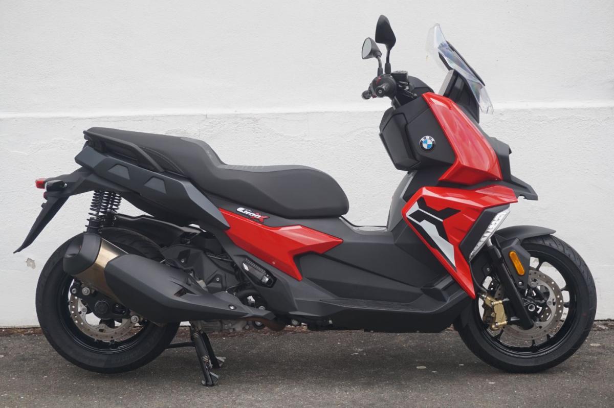 BMW C 400 X in Rot von vorne