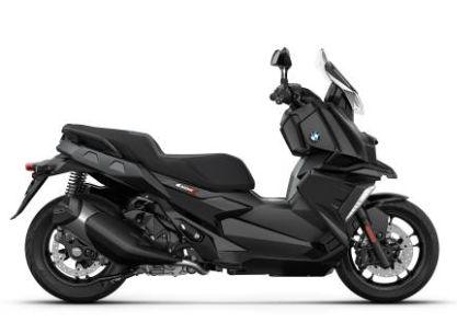 BMW C 400 X in Schwarz von vorne BMW C 400 X in Schwarz von vorne