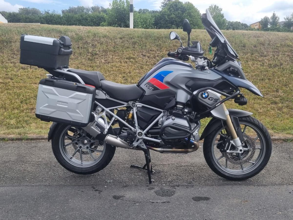 BMW R 1200 GS in Blau von vorne