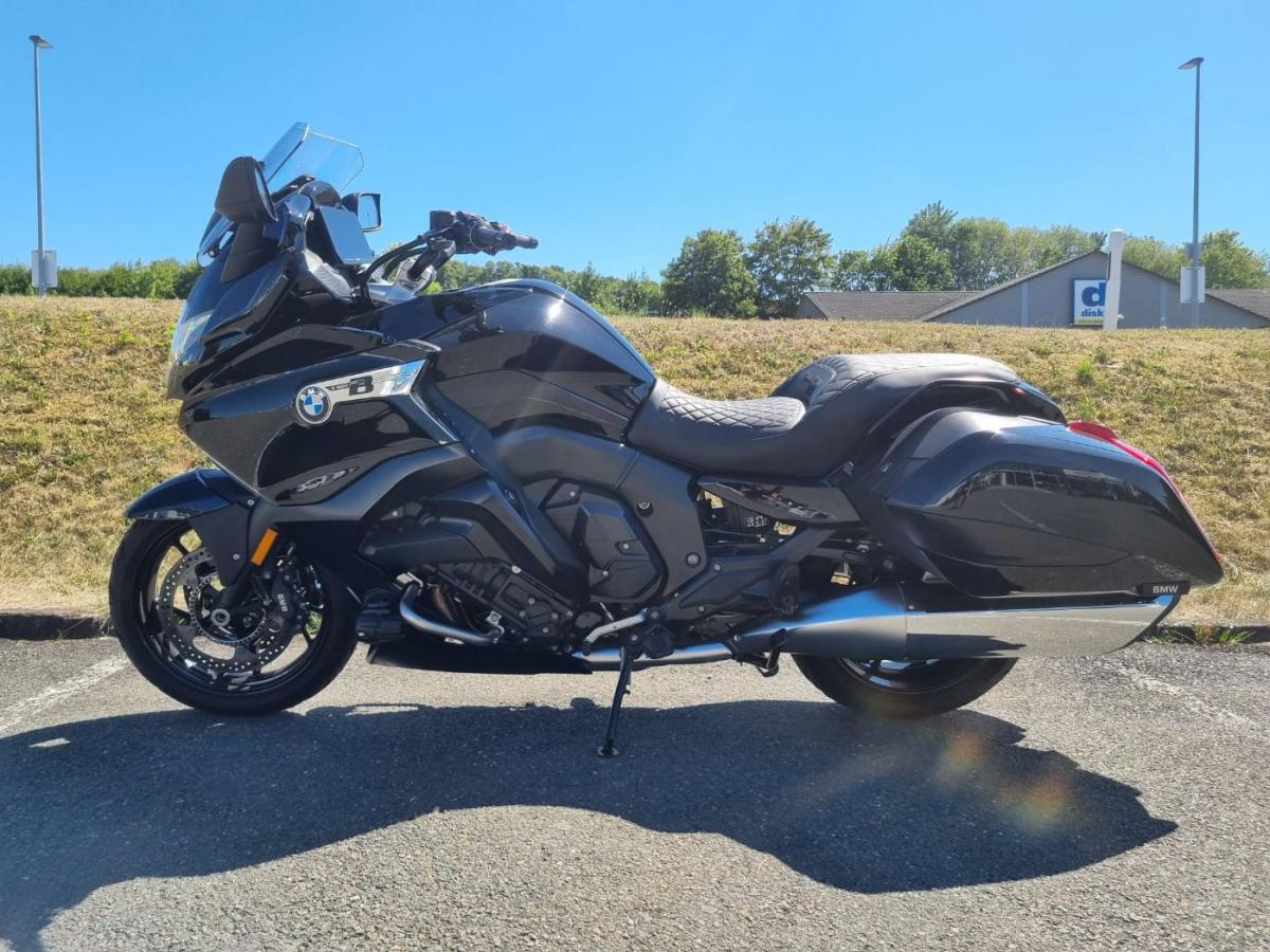 BMW K 1600 B in Schwarz von vorne