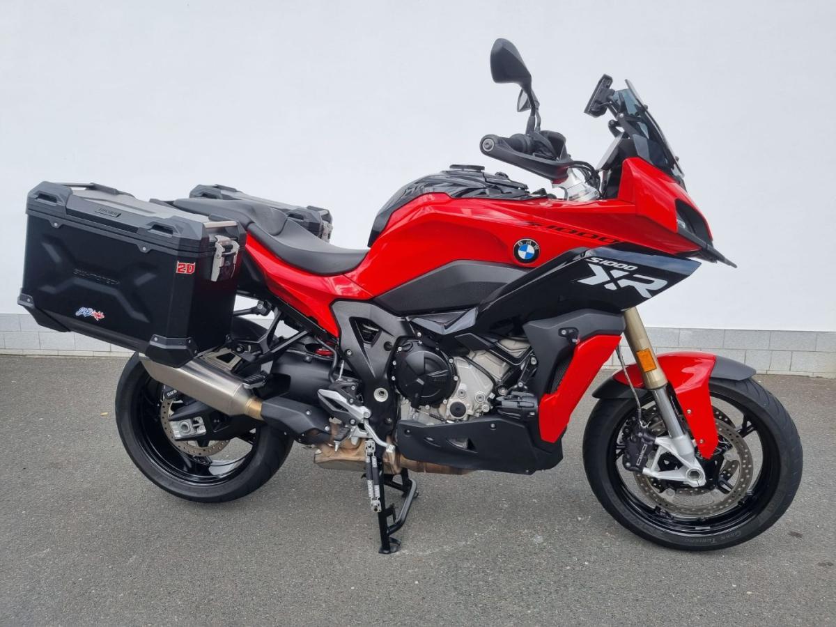 BMW S 1000 XR in Rot von vorne