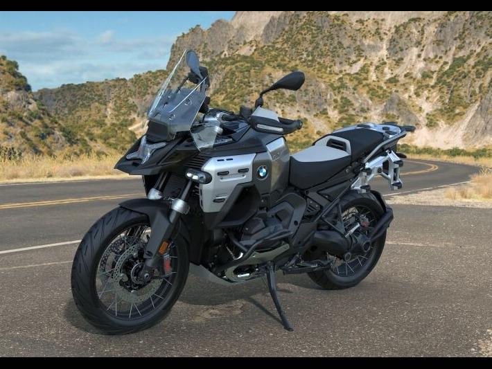BMW R 1300 GS in Schwarz von vorne