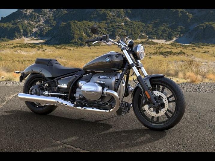BMW R 18 in Schwarz von vorne