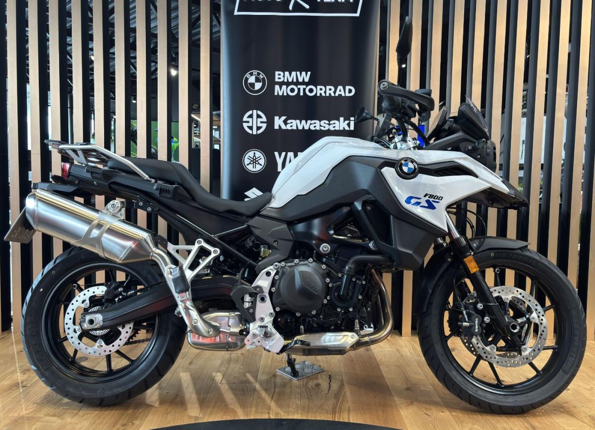 BMW F800GS in Weiß von vorne