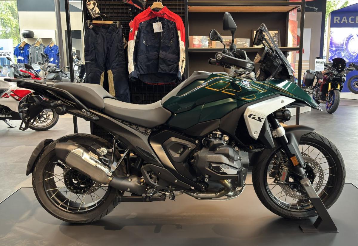 BMW R1300GS in Grün von vorne