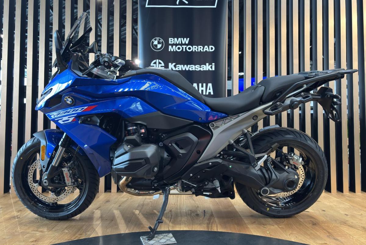 BMW R1300RS in Blau von vorne