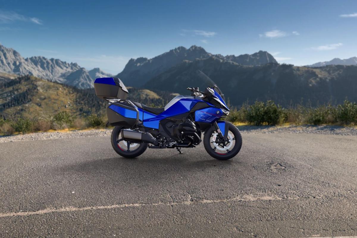 BMW R1300RT in Blau von vorne