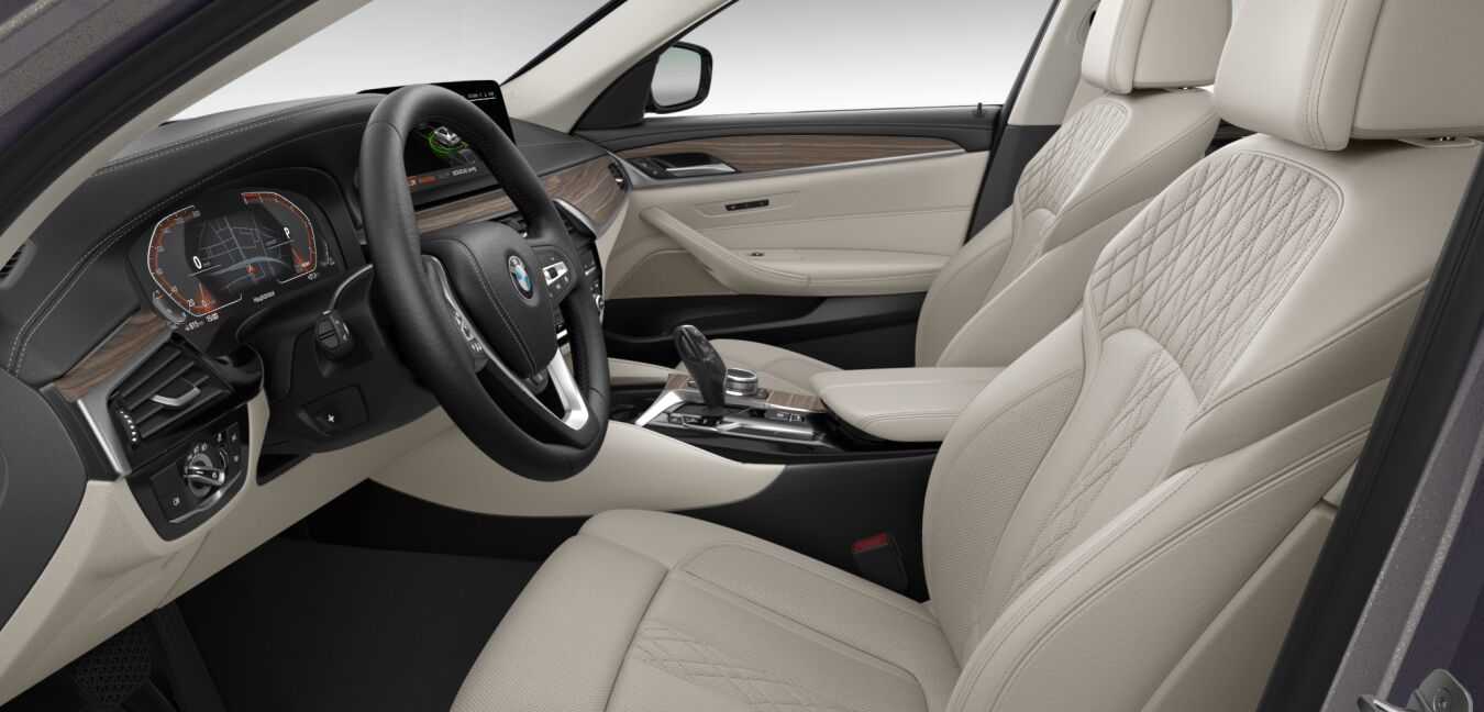 BMW BMW 5er im Innenraum seitlich BMW BMW 5er im Innenraum seitlich