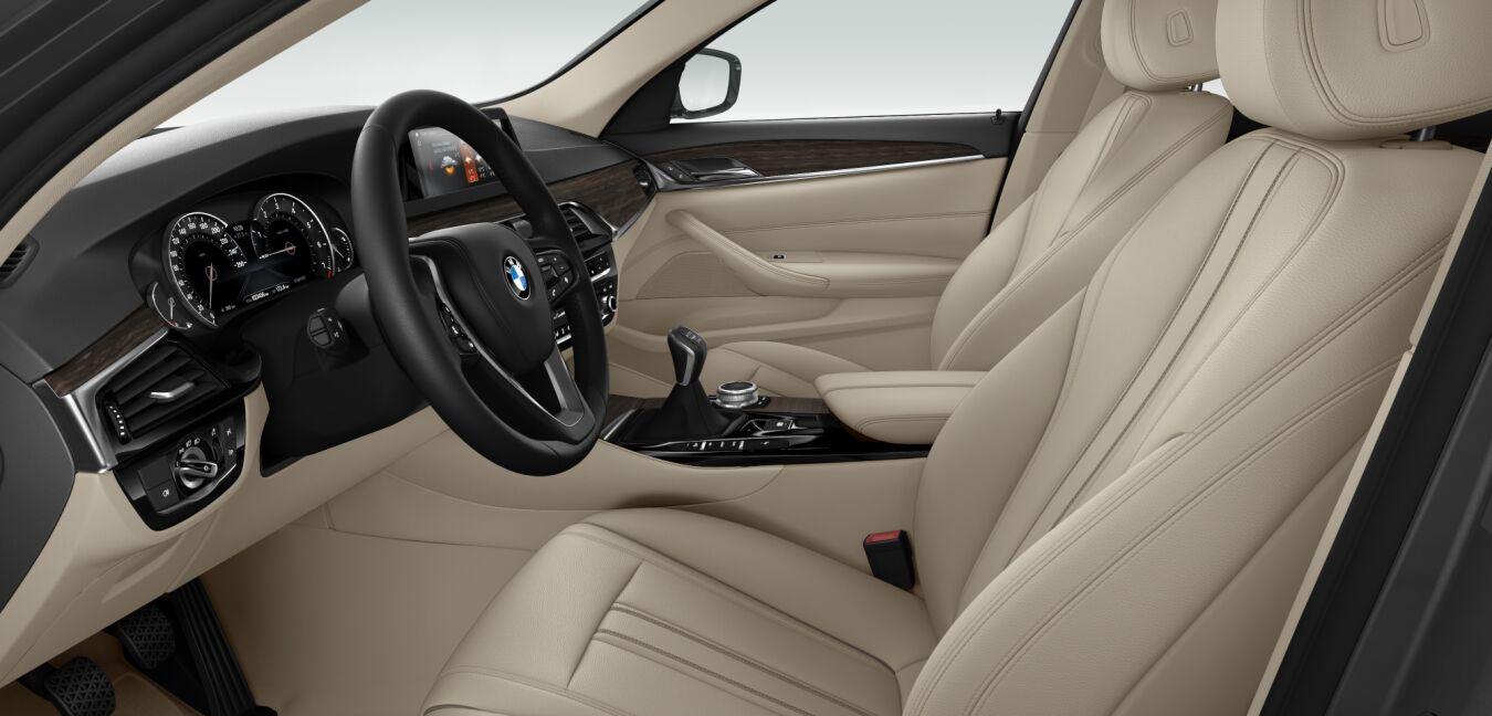 BMW BMW 5er im Innenraum seitlich BMW BMW 5er im Innenraum seitlich
