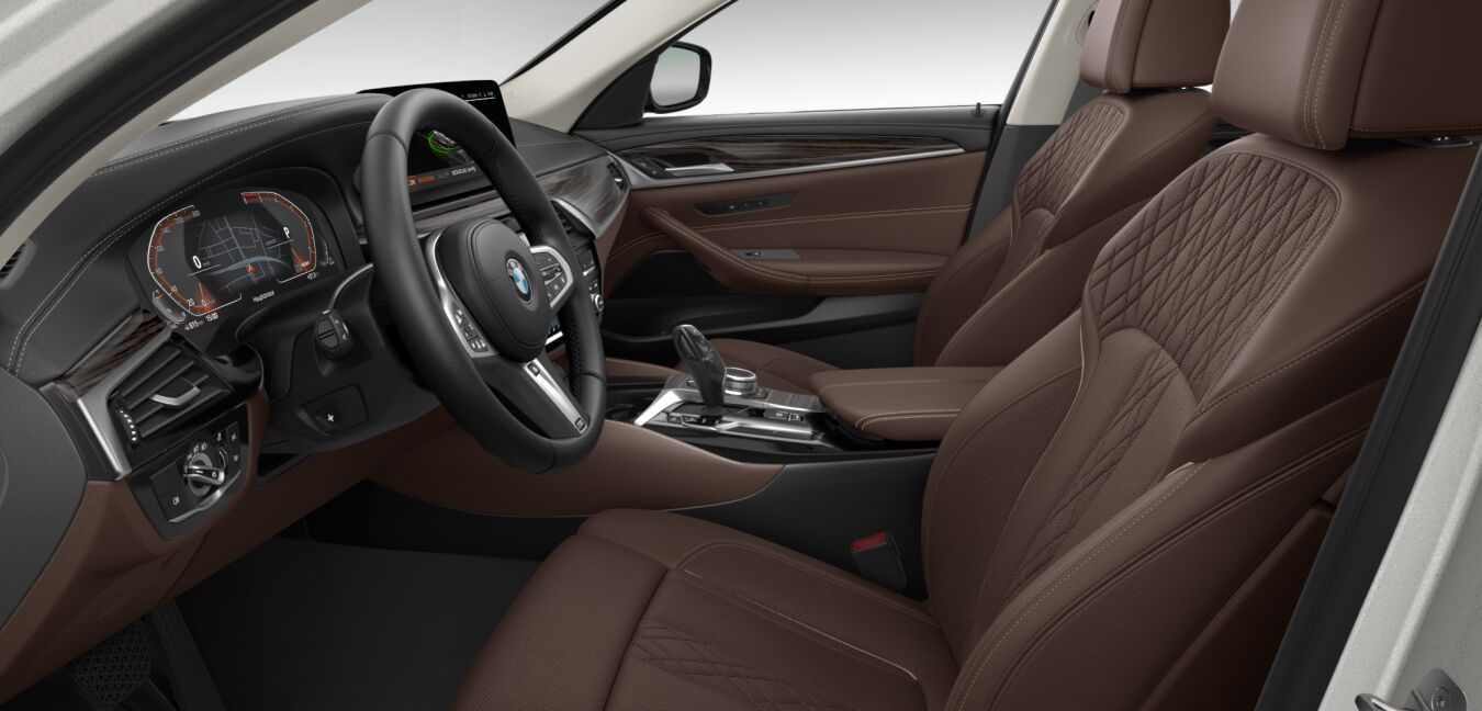 BMW BMW 5er im Innenraum seitlich BMW BMW 5er im Innenraum seitlich