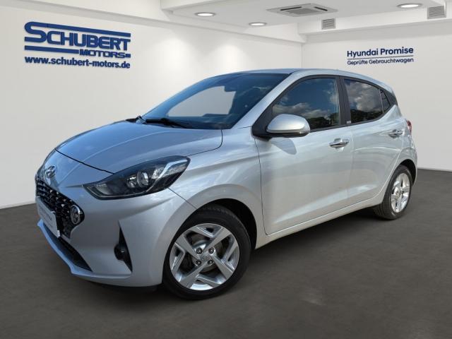HYUNDAI i10 in Silber von vorne