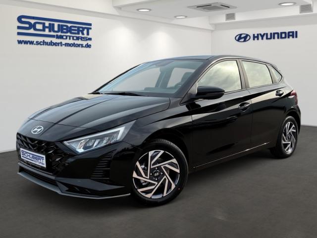HYUNDAI i20 in Schwarz von vorne HYUNDAI i20 in Schwarz von vorne