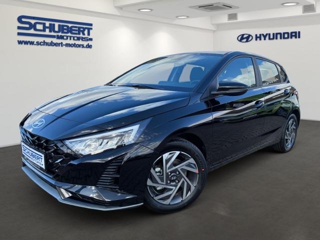 HYUNDAI i20 in Schwarz von vorne HYUNDAI i20 in Schwarz von vorne
