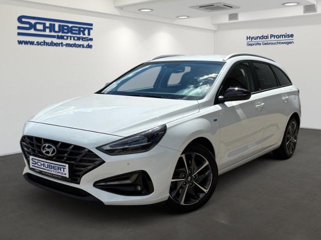 HYUNDAI i30 in Weiß von vorne HYUNDAI i30 in Weiß von vorne