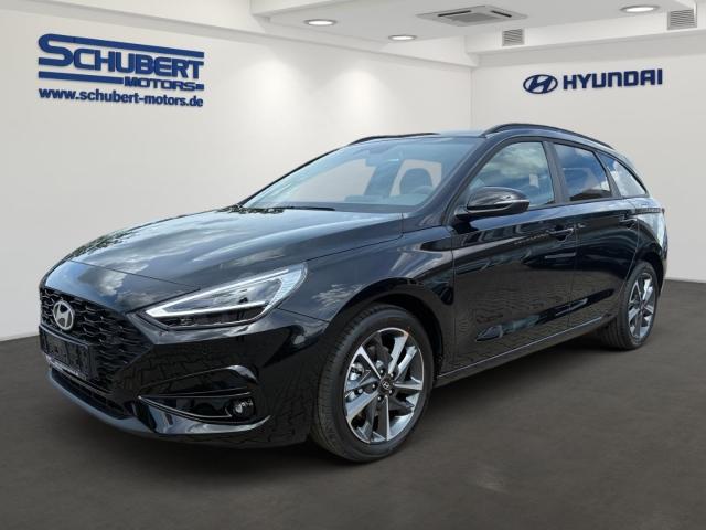 HYUNDAI i30 in Schwarz von vorne HYUNDAI i30 in Schwarz von vorne