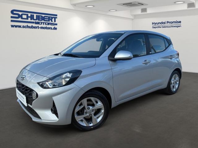 HYUNDAI i10 in Silber von vorne