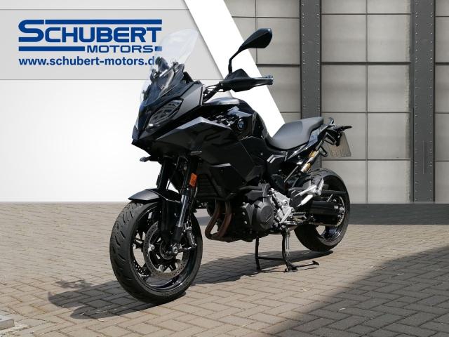BMW F 900 XR in Schwarz von vorne BMW F 900 XR in Schwarz von vorne