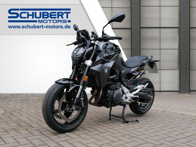 BMW F 900 R in Schwarz von vorne BMW F 900 R in Schwarz von vorne