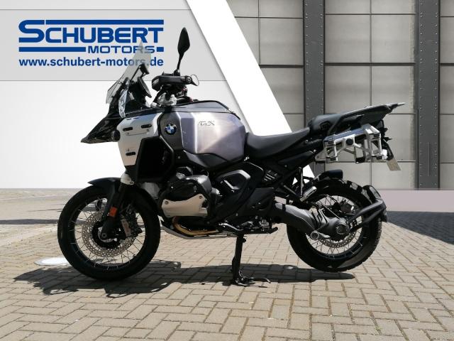 BMW R 1300 GS Adventure in Schwarz von vorne BMW R 1300 GS Adventure in Schwarz von vorne