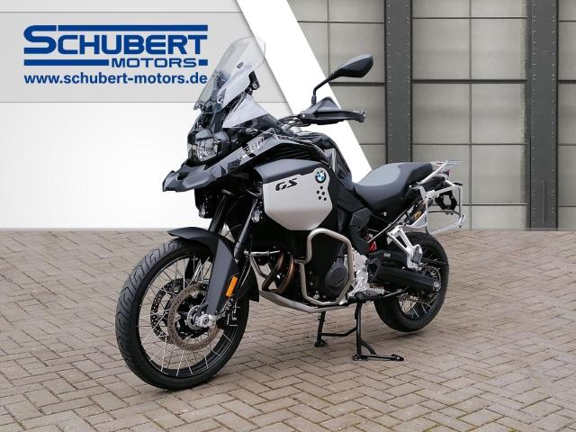 BMW F 900 GS Adventure in Schwarz von vorne BMW F 900 GS Adventure in Schwarz von vorne