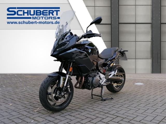 BMW F 900 XR in Schwarz von vorne BMW F 900 XR in Schwarz von vorne