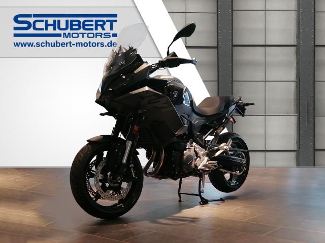 BMW F 900 XR in Schwarz von vorne BMW F 900 XR in Schwarz von vorne