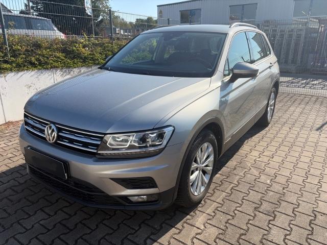 VW Tiguan in Silber von vorne VW Tiguan in Silber von vorne