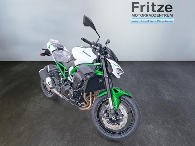 KAWASAKI Z 900 in Weiß von vorne