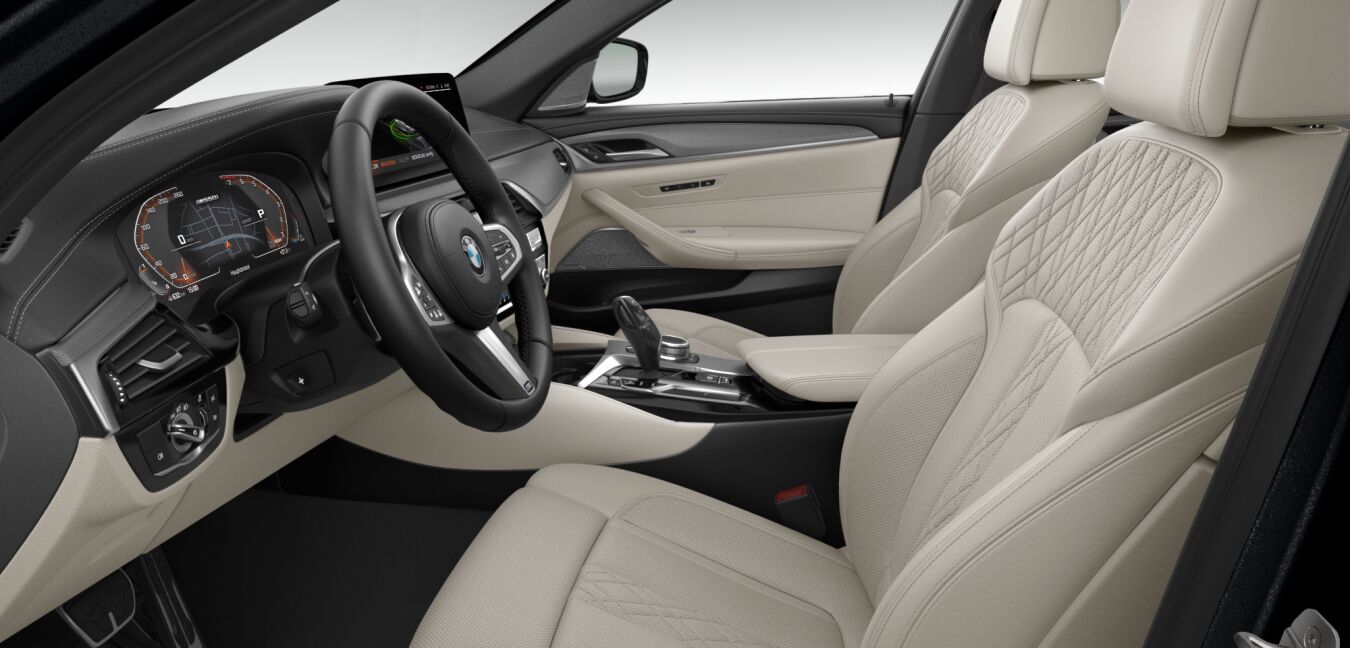 BMW BMW 5er im Innenraum seitlich BMW BMW 5er im Innenraum seitlich