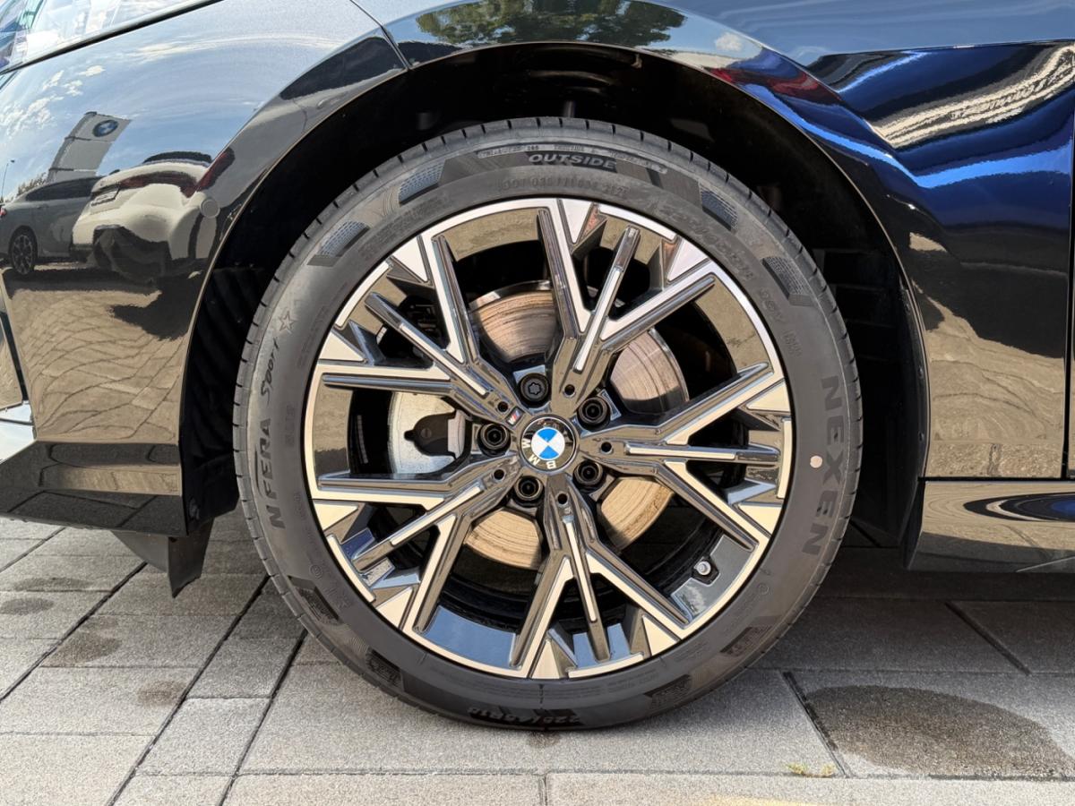 Originalaufnahme des Fahrzeugs Originalaufnahme des Fahrzeugs