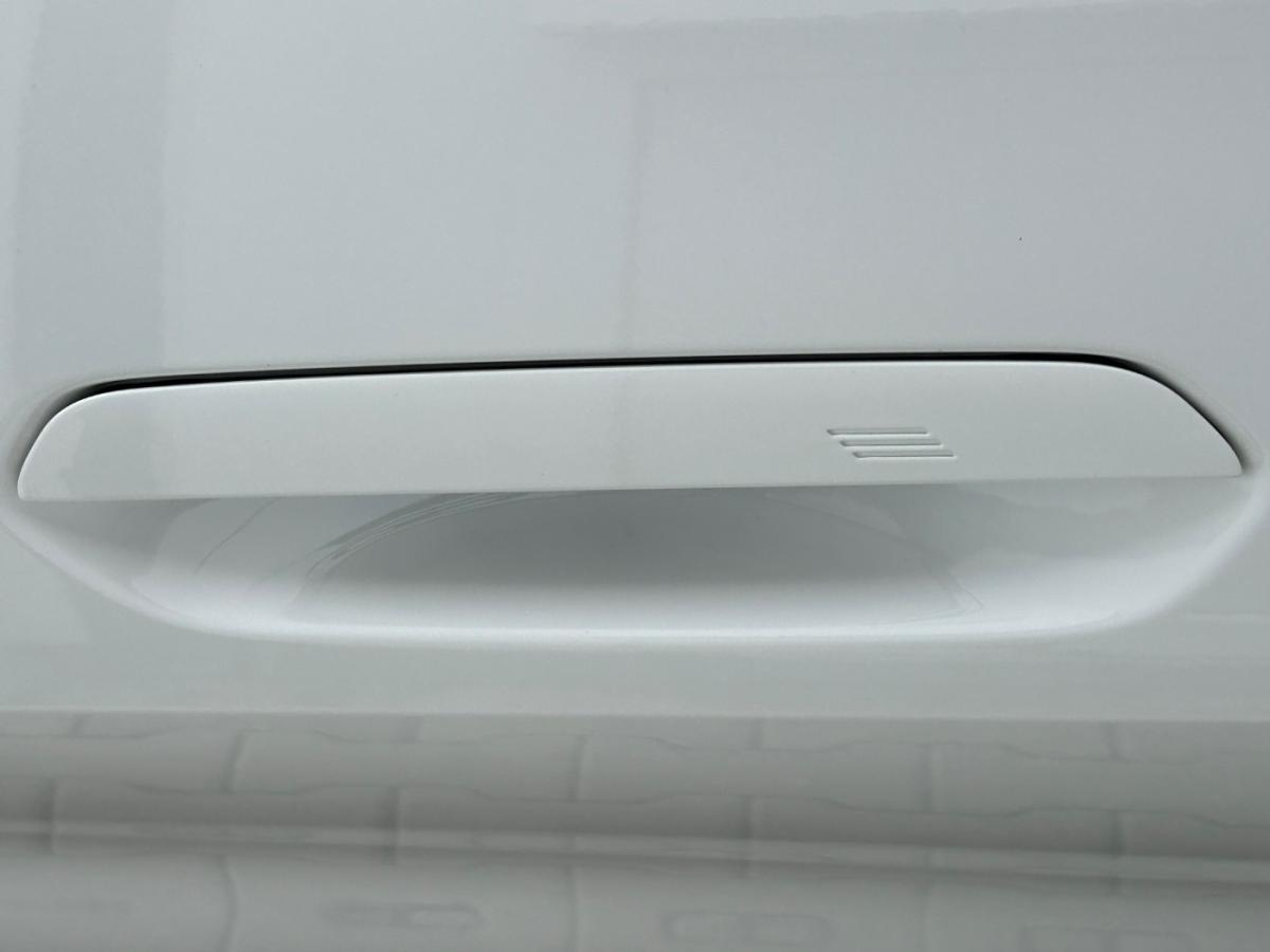BMW 420i Gran Coupe von der Seite in Weiß