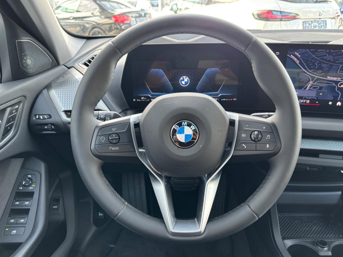 Originalaufnahme des Fahrzeugs Originalaufnahme des Fahrzeugs