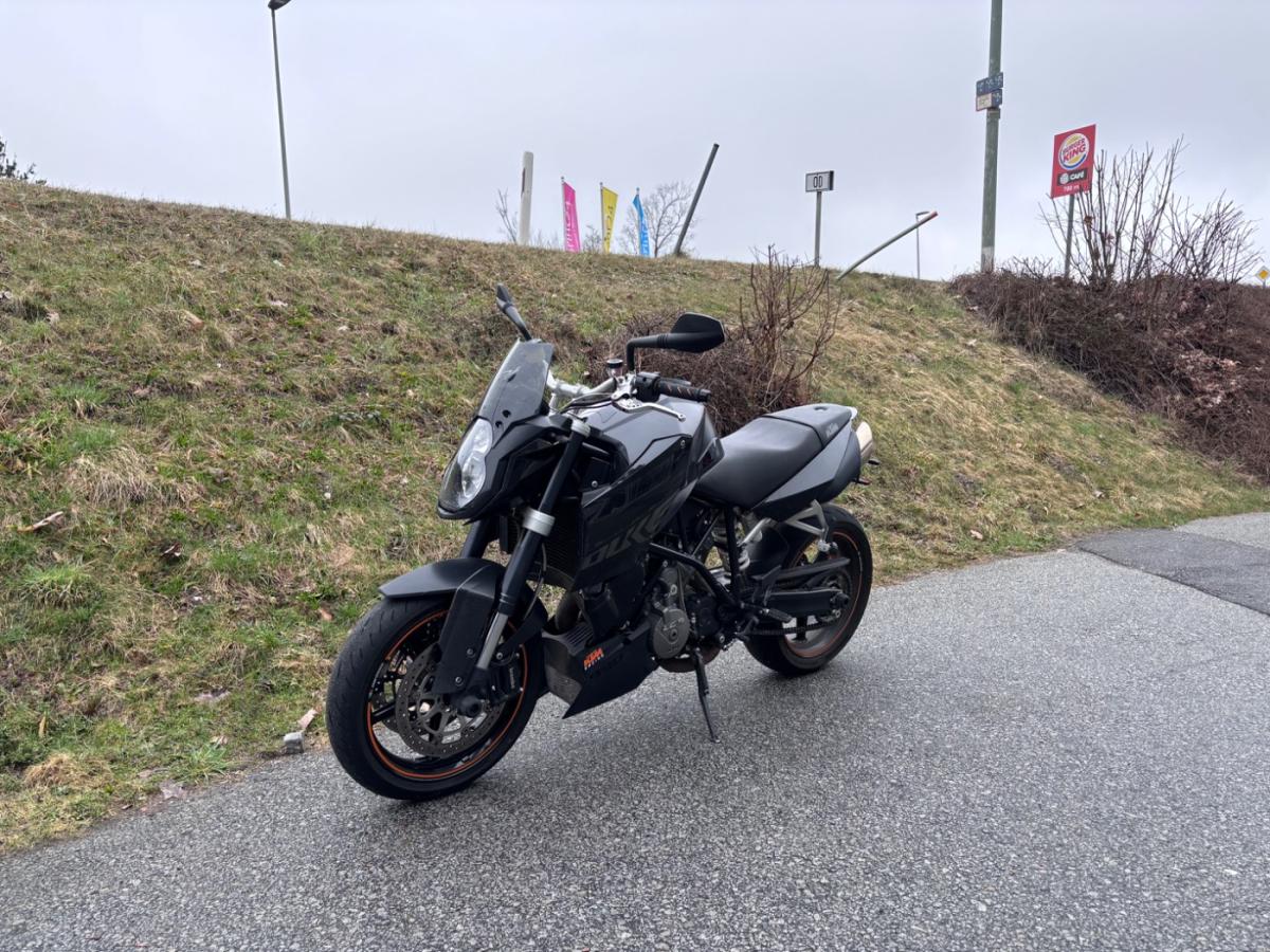 KTM 990 Super Duke (KRAD) von vorne