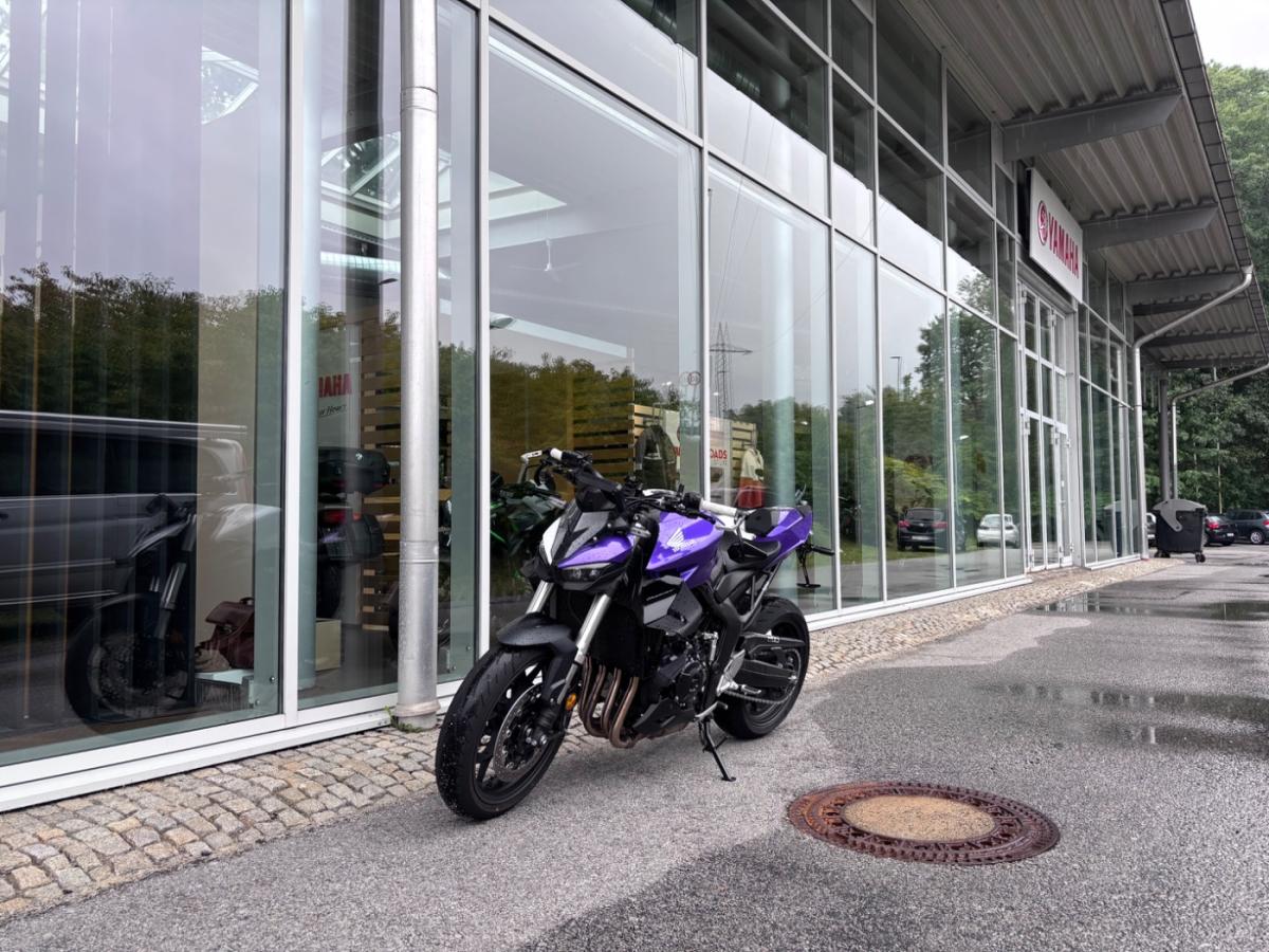 HONDA CB 1000 Hornet, (KRAD) von vorne HONDA CB 1000 Hornet, (KRAD) von vorne