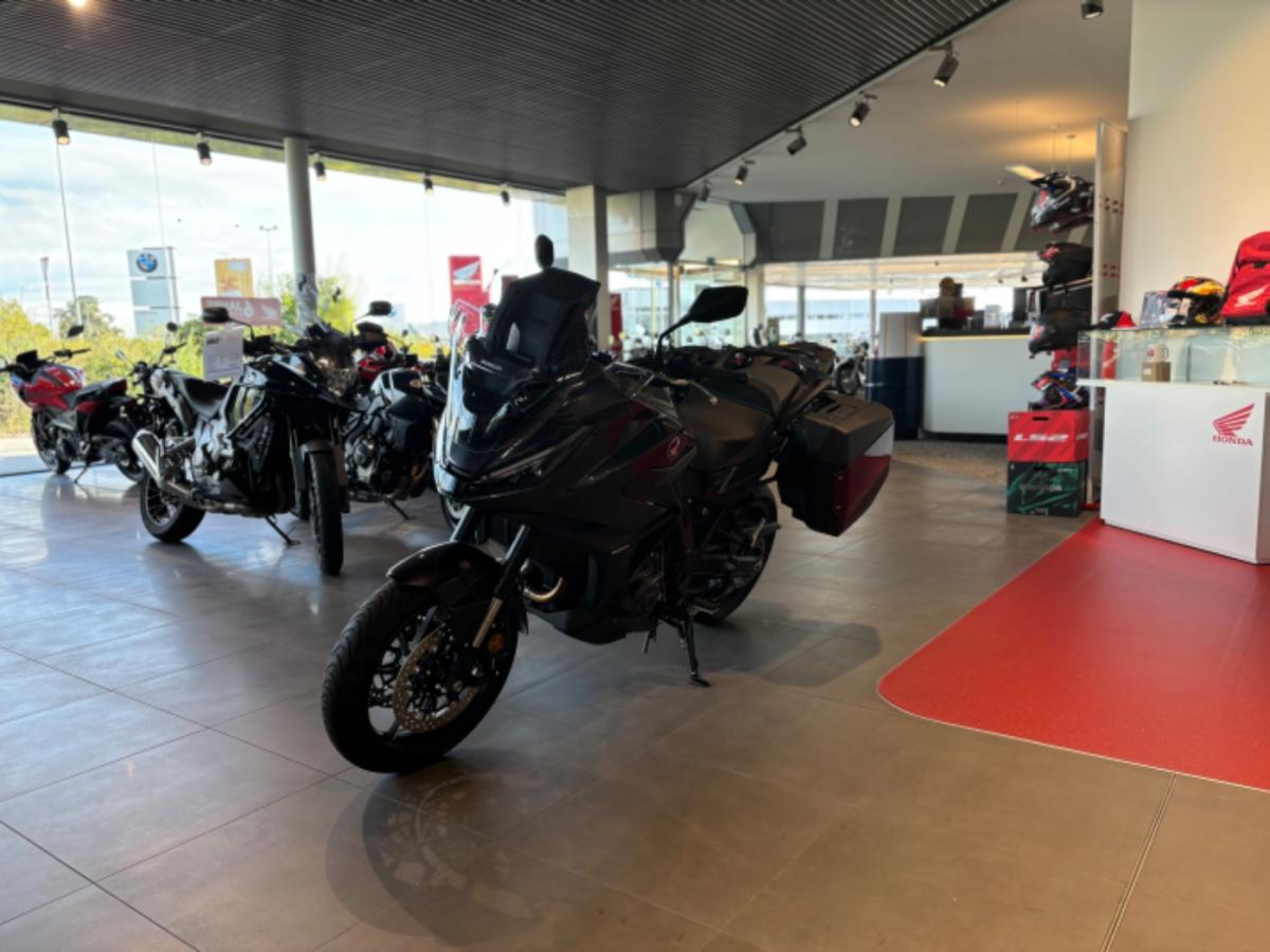 HONDA NT 1100 Schalter (KRAD) von vorne