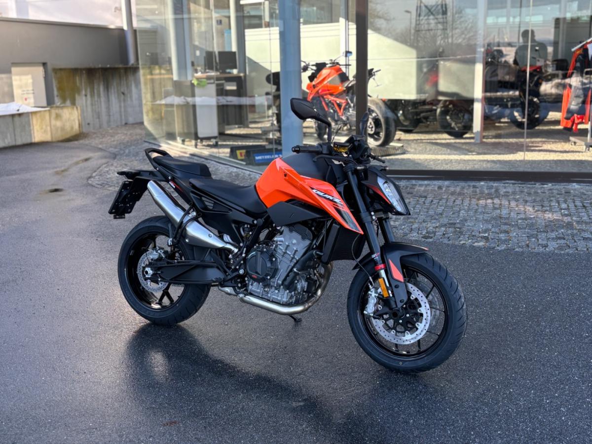 KTM 790 Duke Modell (KRAD) von vorne