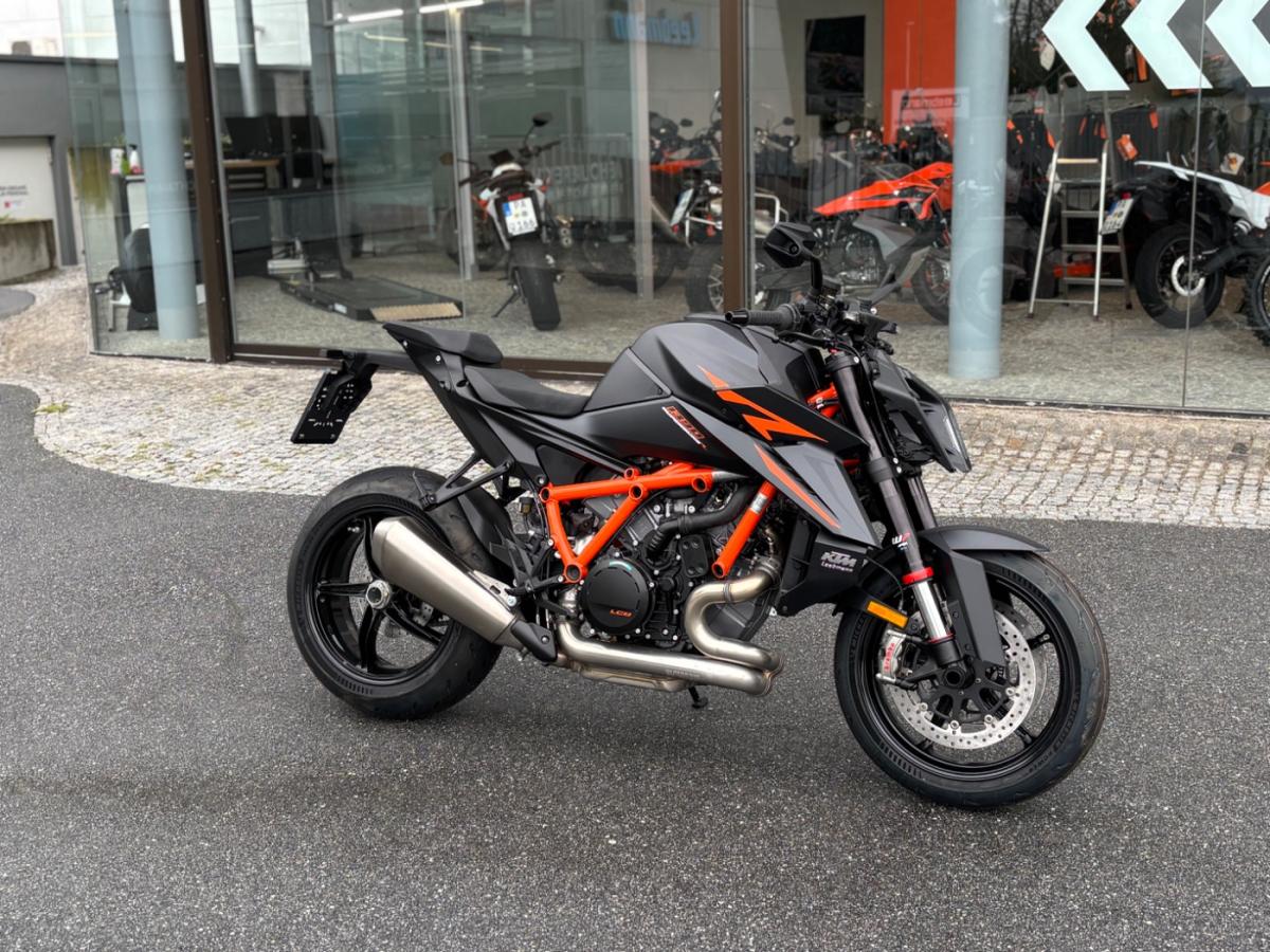 KTM 1390 Super Duke (KRAD) von vorne KTM 1390 Super Duke (KRAD) von vorne