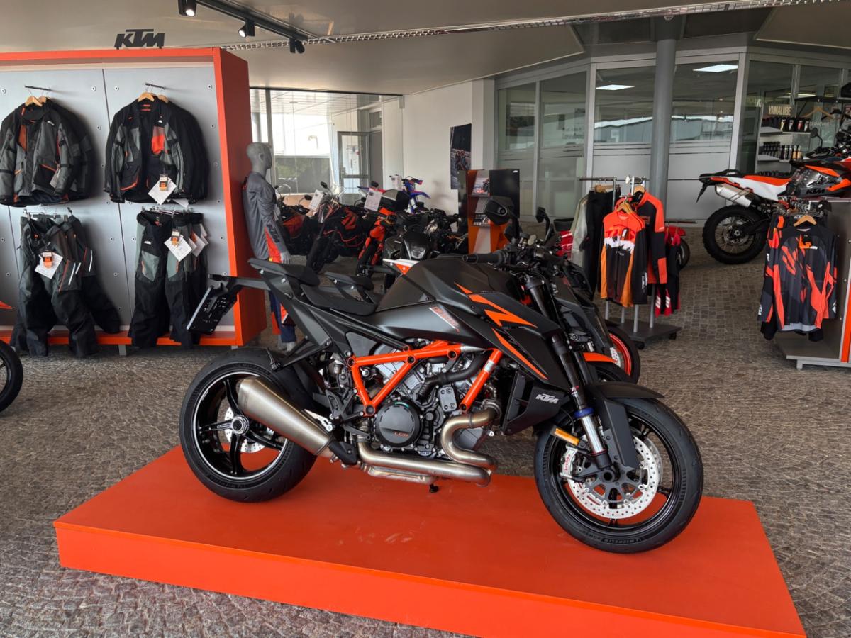 KTM 1390 Super Duke (KRAD) von vorne KTM 1390 Super Duke (KRAD) von vorne