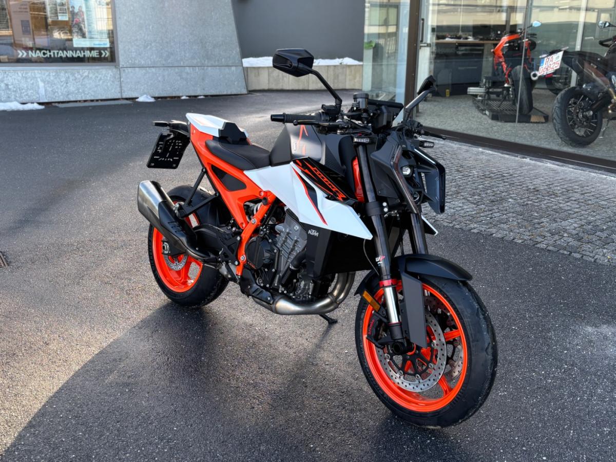 KTM 990 Duke R (KRAD) von vorne KTM 990 Duke R (KRAD) von vorne