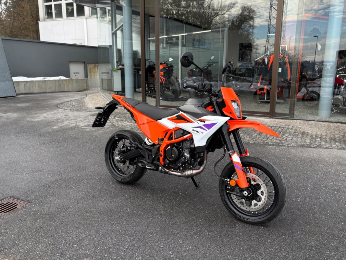 KTM 390 SMC R (KRAD) von vorne