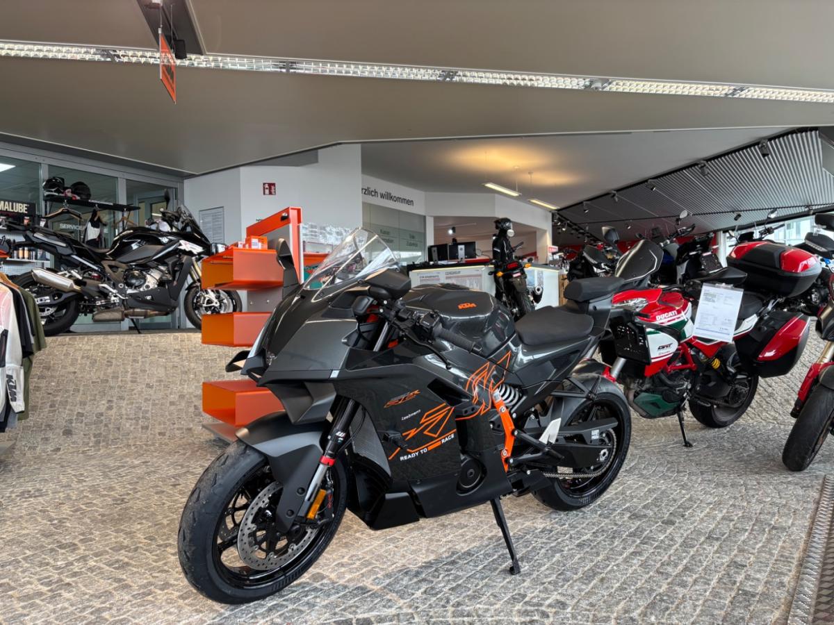 KTM 990 RC R (KRAD) von vorne KTM 990 RC R (KRAD) von vorne