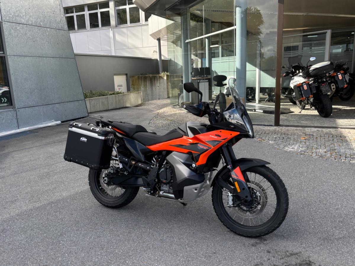 KTM 790 Adventure 2026 von vorne KTM 790 Adventure 2026 von vorne