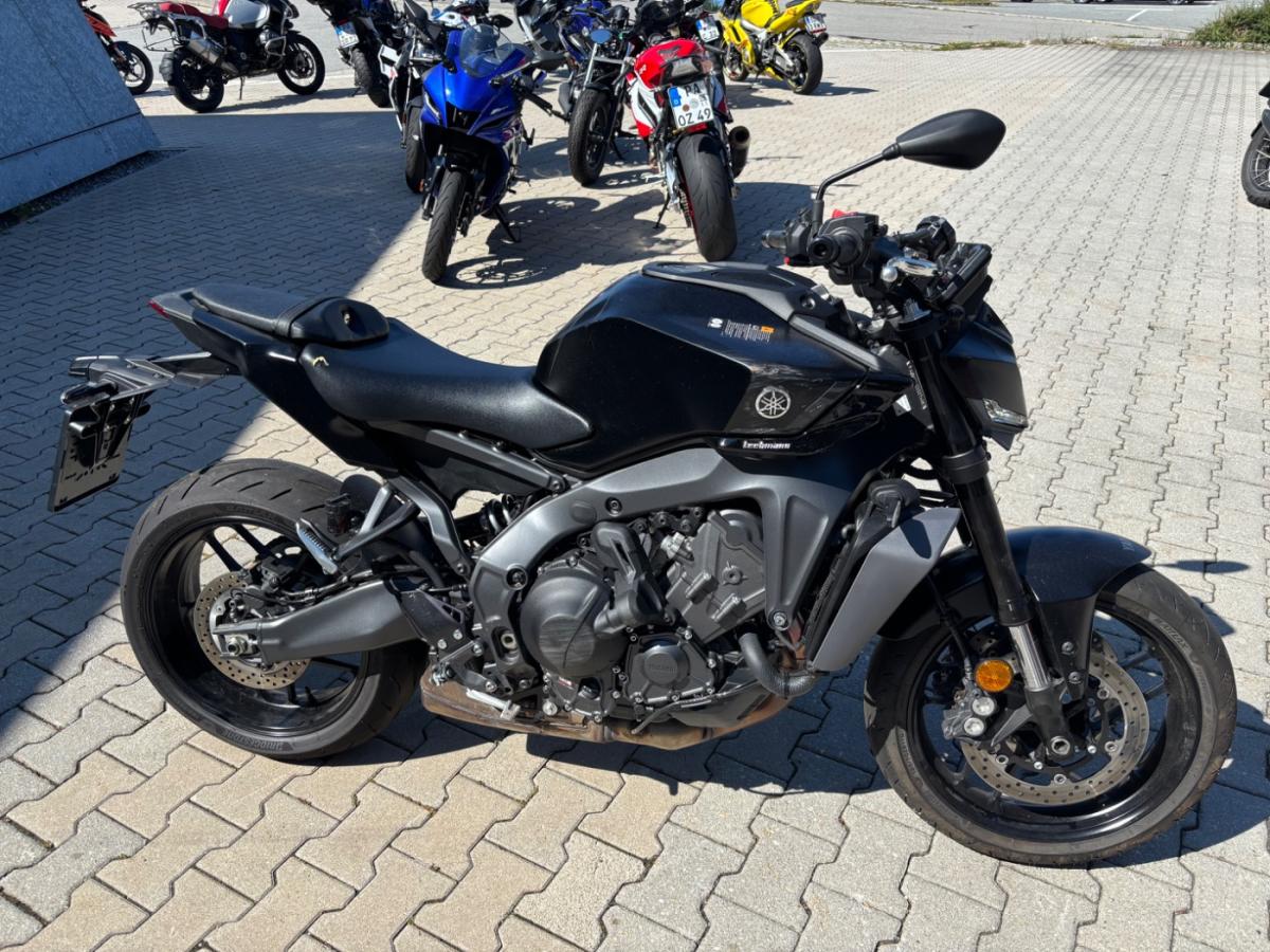YAMAHA MT 09 YAMT (KRAD) von vorne YAMAHA MT 09 YAMT (KRAD) von vorne