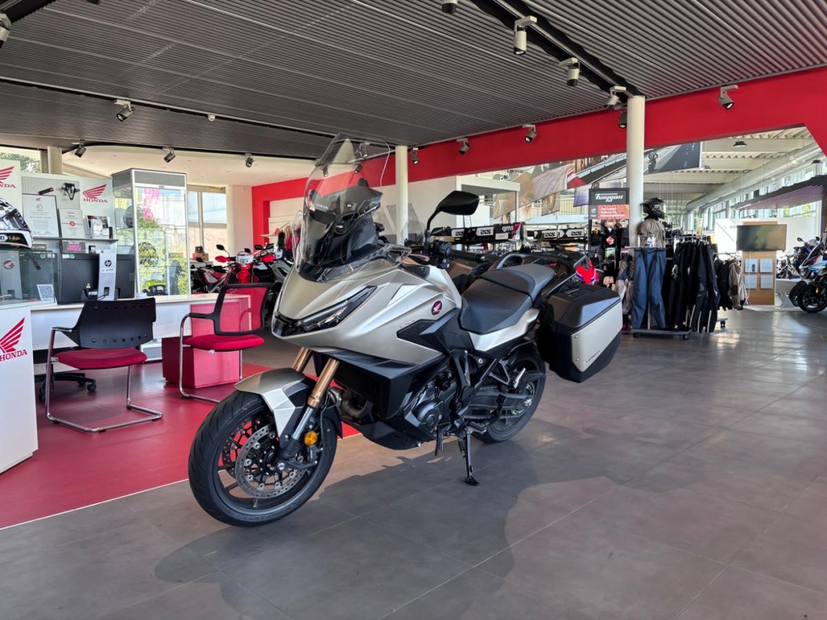 HONDA NT 1100 DCT (KRAD) von vorne HONDA NT 1100 DCT (KRAD) von vorne