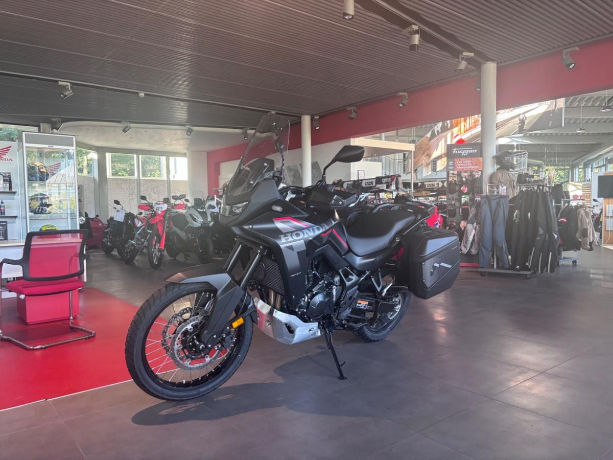 HONDA XL 750 Transalp (KRAD) von vorne