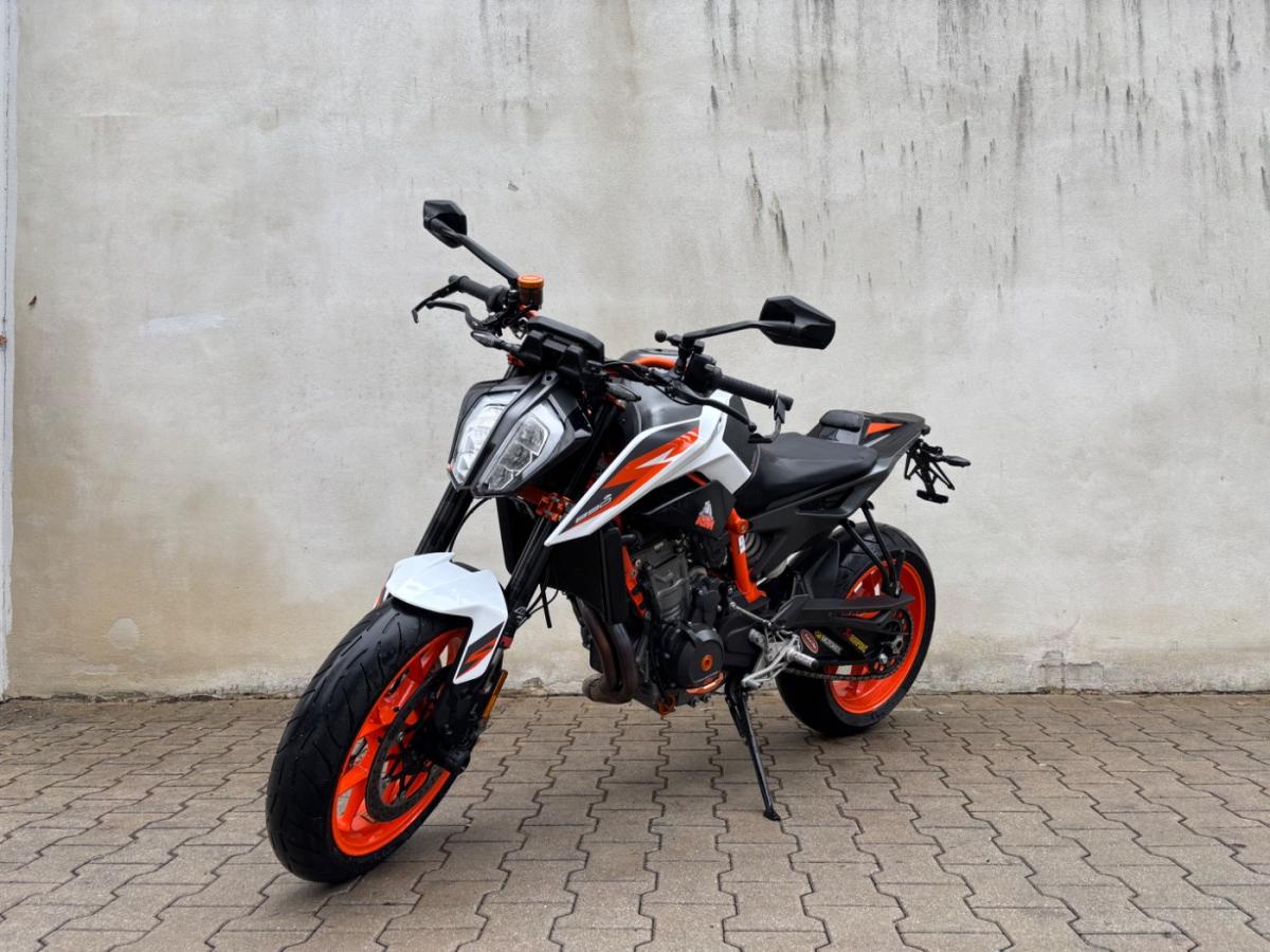 KTM 890 Duke R (KRAD) von vorne KTM 890 Duke R (KRAD) von vorne
